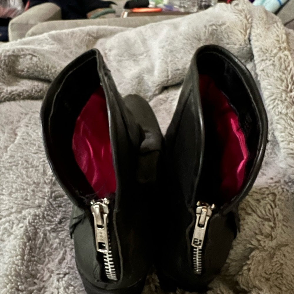Black leather Betsy Johnson boots! Good condition size 8.5